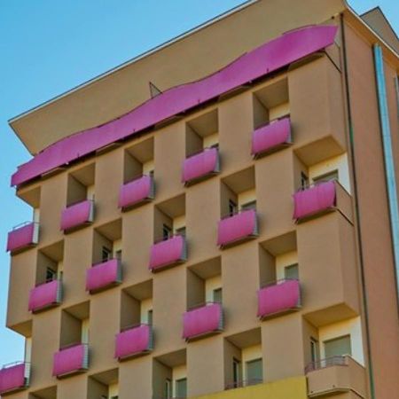 Hotel Atlantic Vista Mare Pesaro Ngoại thất bức ảnh
