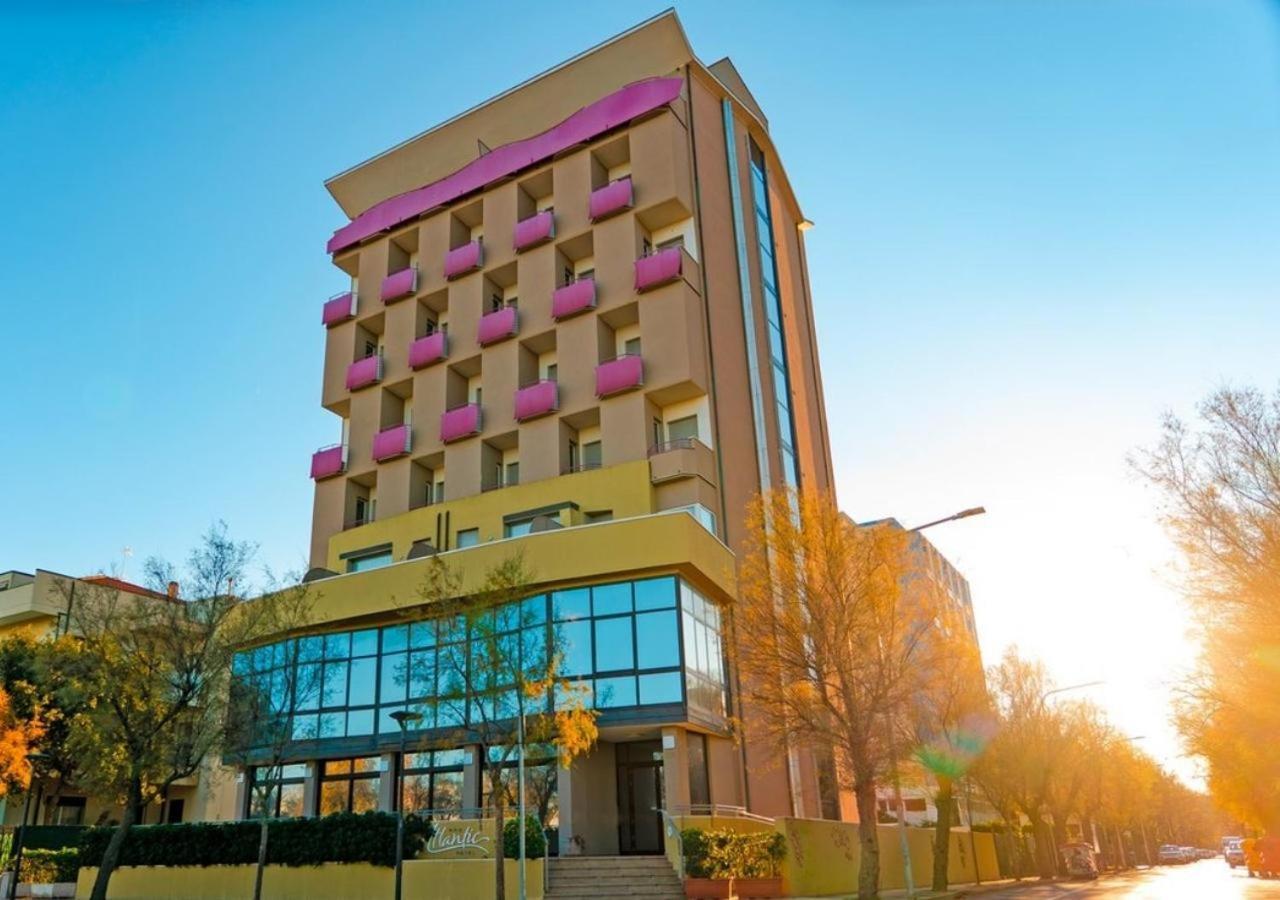 Hotel Atlantic Vista Mare Pesaro Ngoại thất bức ảnh