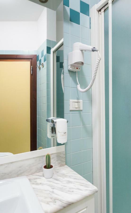 Hotel Atlantic Vista Mare Pesaro Ngoại thất bức ảnh