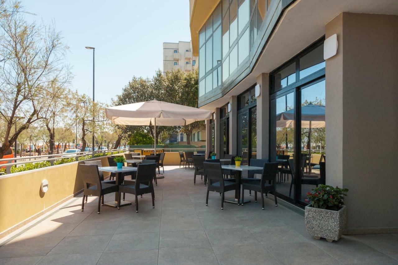 Hotel Atlantic Vista Mare Pesaro Ngoại thất bức ảnh