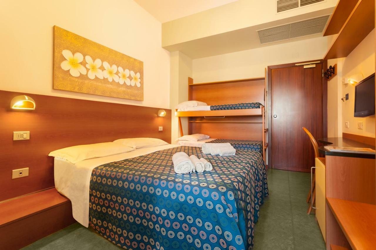 Hotel Atlantic Vista Mare Pesaro Ngoại thất bức ảnh