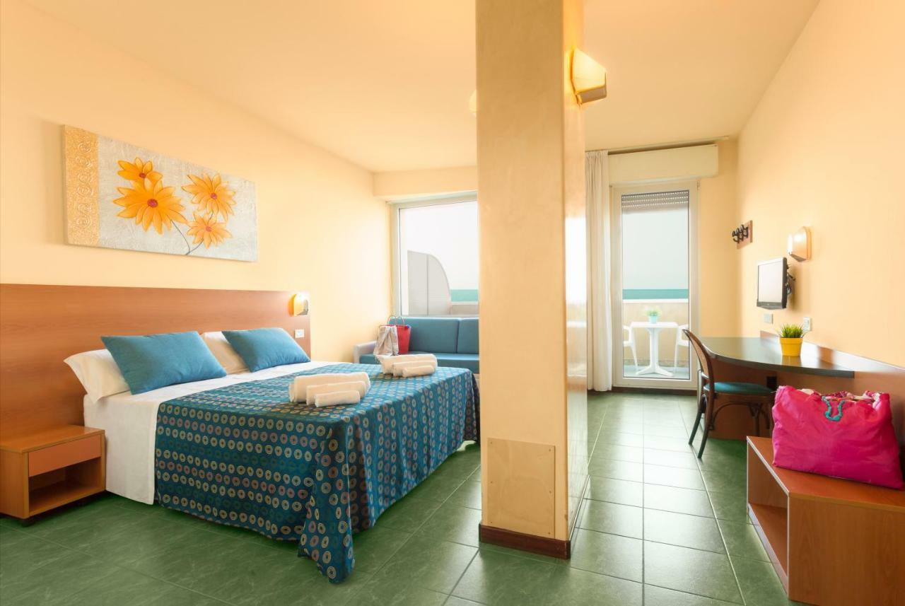 Hotel Atlantic Vista Mare Pesaro Ngoại thất bức ảnh