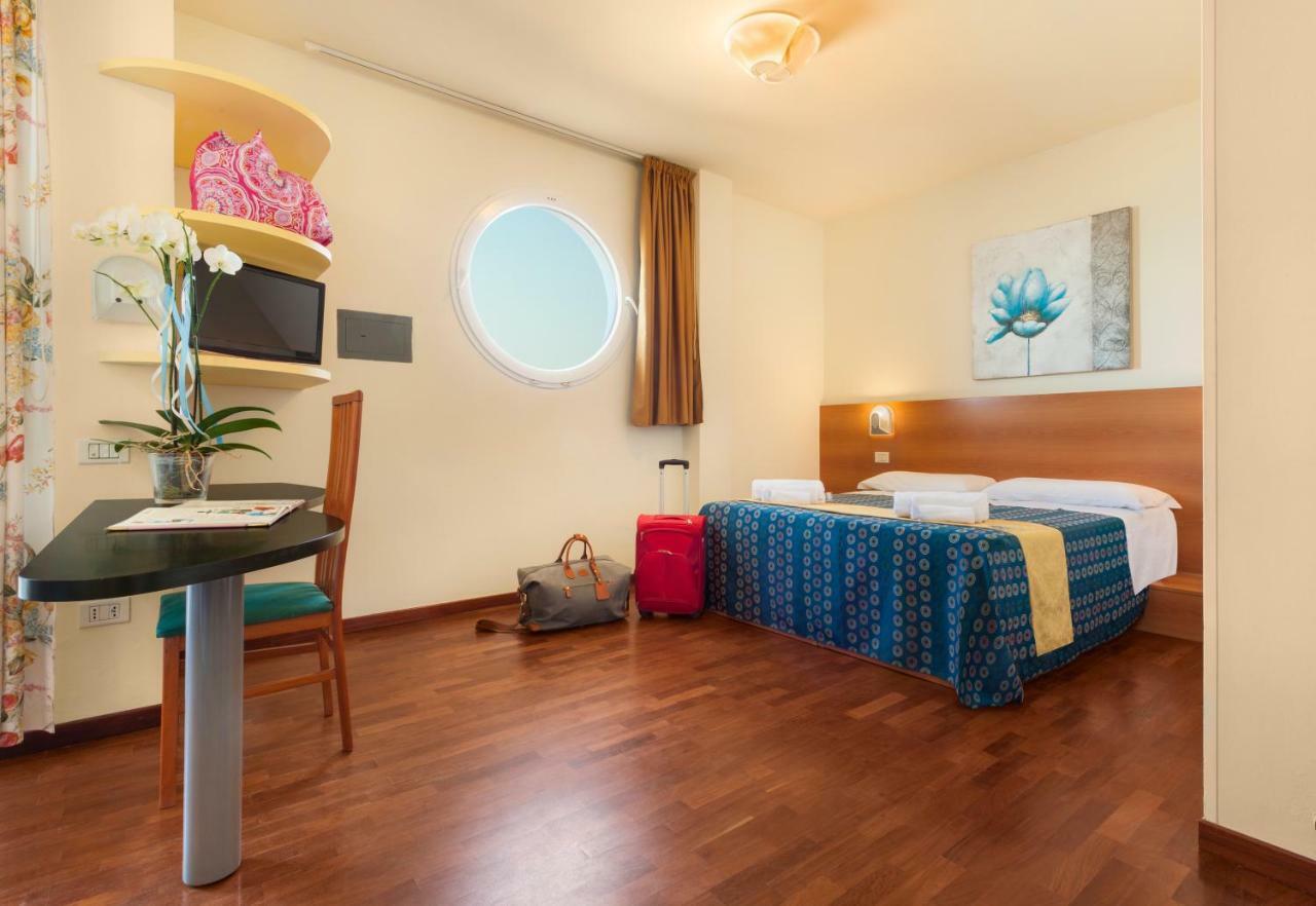 Hotel Atlantic Vista Mare Pesaro Ngoại thất bức ảnh