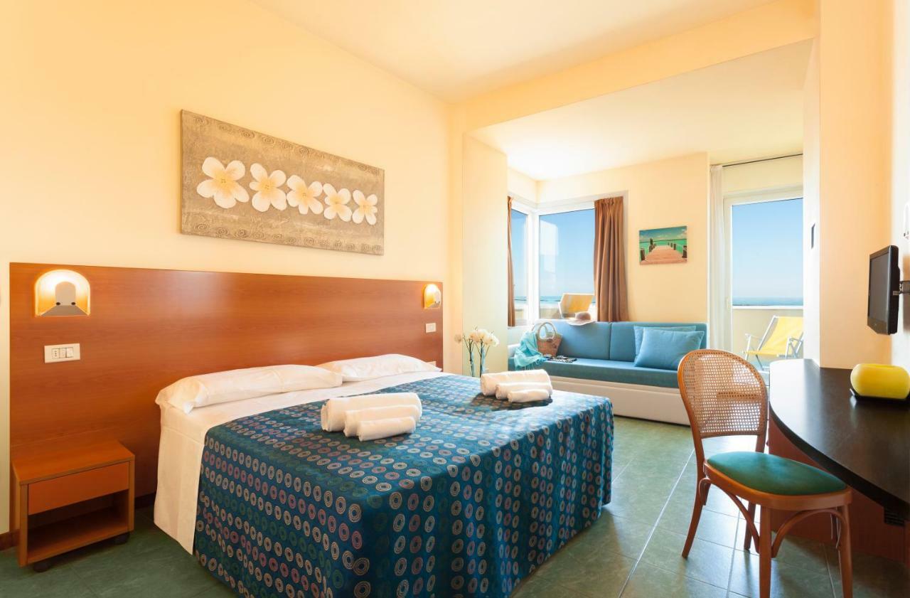 Hotel Atlantic Vista Mare Pesaro Ngoại thất bức ảnh