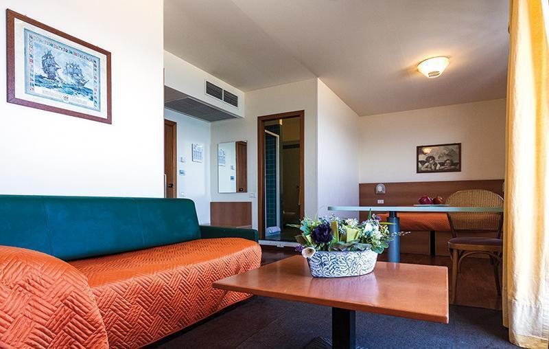 Hotel Atlantic Vista Mare Pesaro Ngoại thất bức ảnh