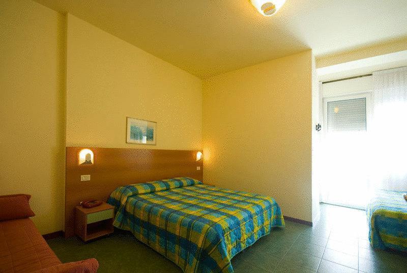 Hotel Atlantic Vista Mare Pesaro Ngoại thất bức ảnh