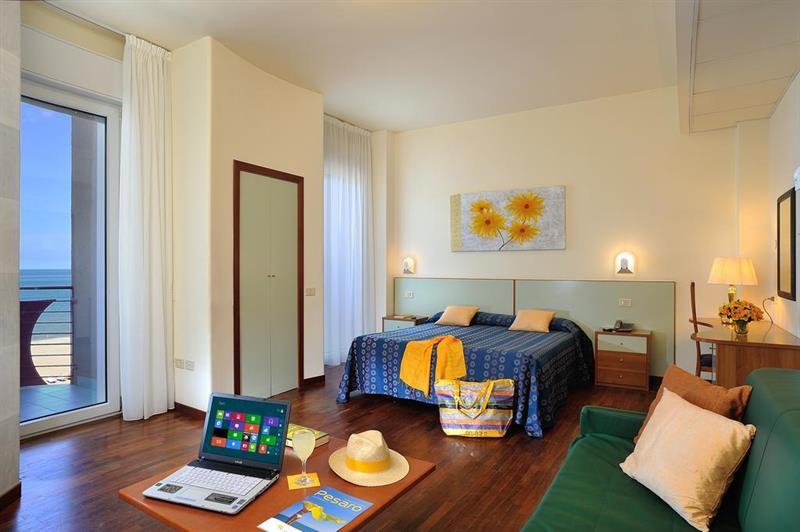 Hotel Atlantic Vista Mare Pesaro Ngoại thất bức ảnh