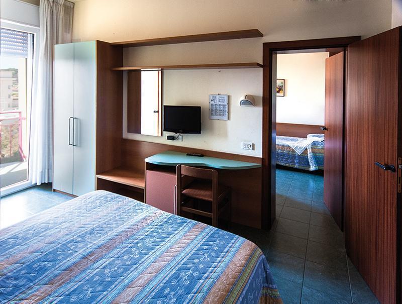 Hotel Atlantic Vista Mare Pesaro Ngoại thất bức ảnh
