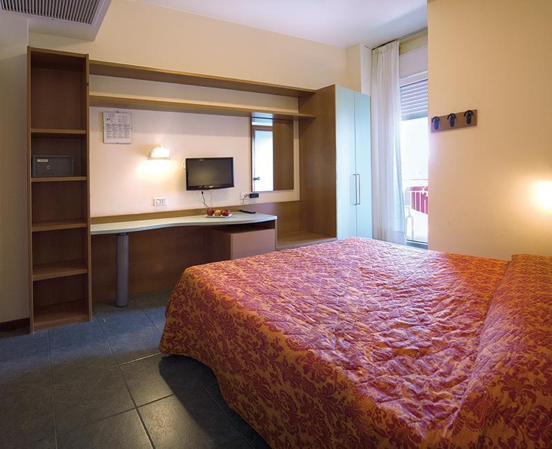 Hotel Atlantic Vista Mare Pesaro Ngoại thất bức ảnh